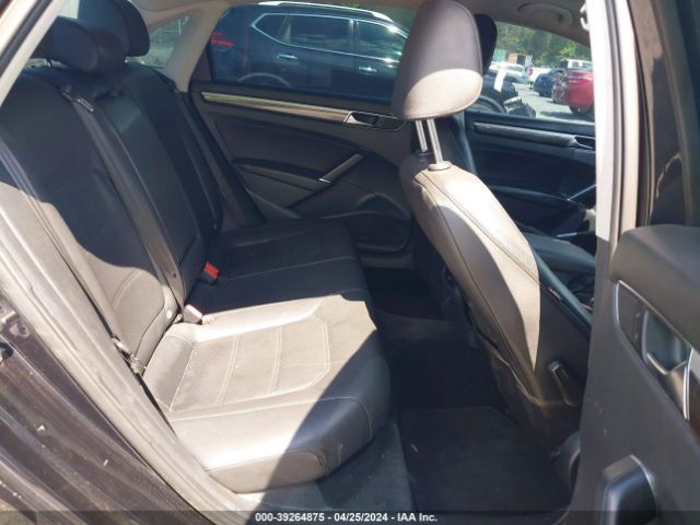 1VWBT7A33HC010661 Volkswagen Passat 1.8t Se