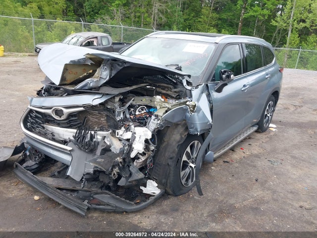Toyota Highlander Xle 2022 5TDGZRAH6NS102033 Image 2