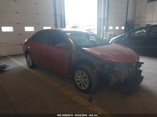 Toyota COROLLA LE 2018 5YFBURHE5JP847380 main image