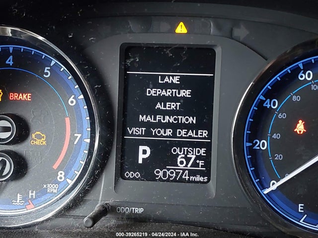 Toyota COROLLA LE 2018 5YFBURHE5JP847380 Image 16