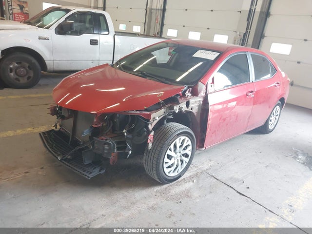 Toyota COROLLA LE 2018 5YFBURHE5JP847380 Image 2