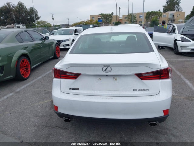 Lexus IS 200T 2016 JTHBA1D29G5021366 Image 32