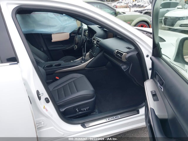 Lexus IS 200T 2016 JTHBA1D29G5021366 Image 21