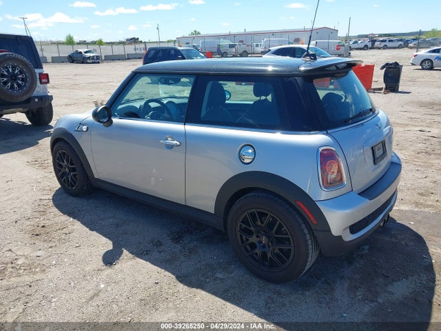 2007 MINI COOPER S WMWMF73507TT83508 Photo 2