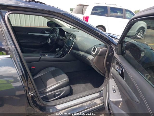 1N4AA6AP3HC403826 Nissan Maxima 3.5 Sl