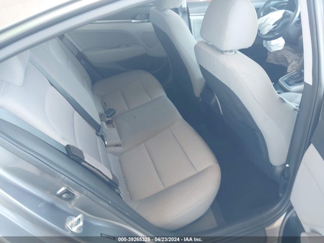 Hyundai Elantra Value Edition 2018 5NPD84LF7JH367418 Image 8