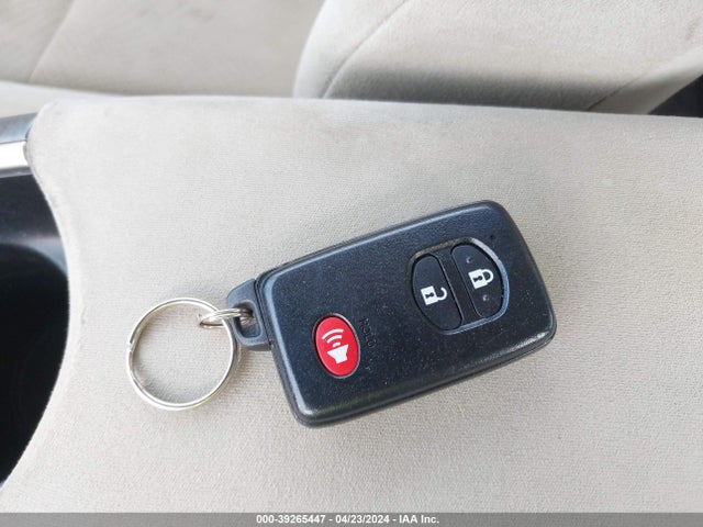 2014 Toyota Prius Two მანქანა იყიდება აუქციონზე, vin: JTDKN3DU1E1804916, აუქციონის ნომერი: 39265447