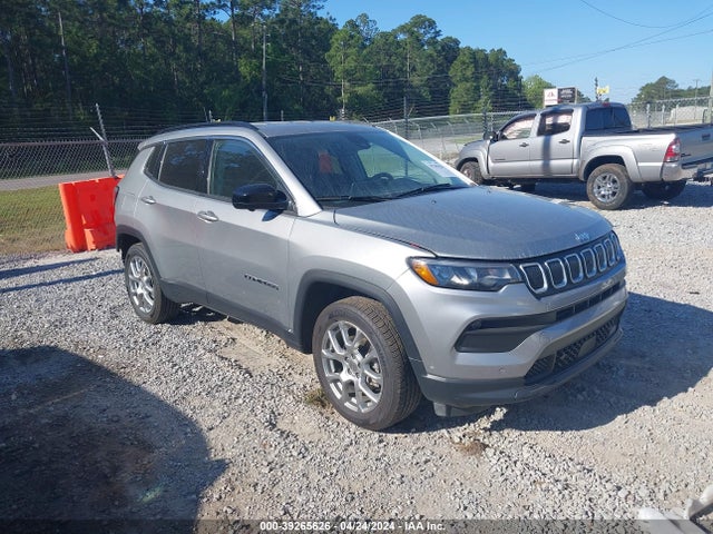 Jeep Compass Latitude Lux 4x4 2022 3C4NJDFB7NT146375 Image 1
