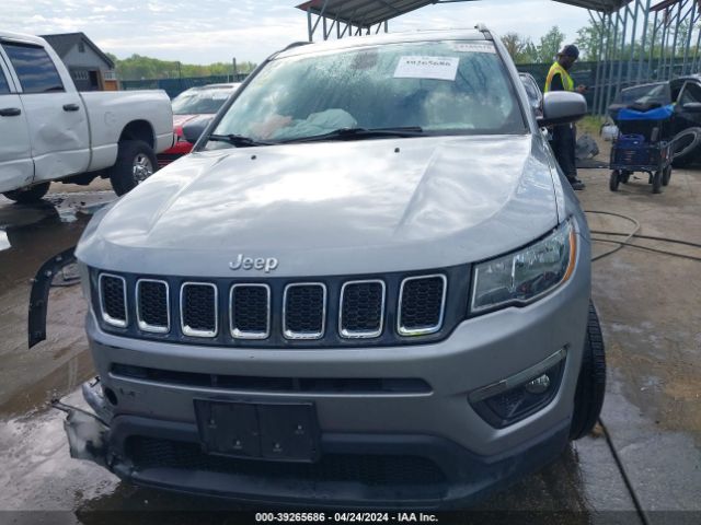 3C4NJDBB4KT767977 Jeep Compass Latitude 4x4