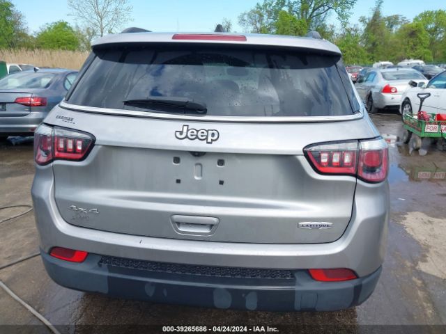 3C4NJDBB4KT767977 Jeep Compass Latitude 4x4