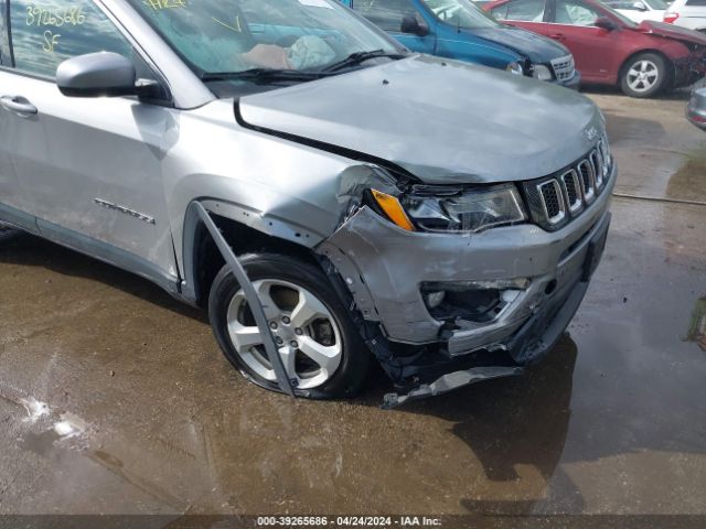 3C4NJDBB4KT767977 Jeep Compass Latitude 4x4