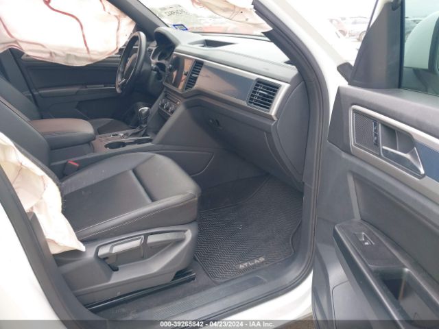 1V25E2CA2LC228090 Volkswagen Atlas Cross Sport 3.6l V6 Se W/technology/3.6l V6 Se W/technology R-line