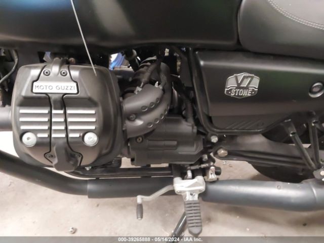 2021 MOTO GUZZI V7 ZGUKZUA06MM000049 Photo 8