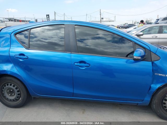 JTDKDTB38F1107709 Toyota Prius C One