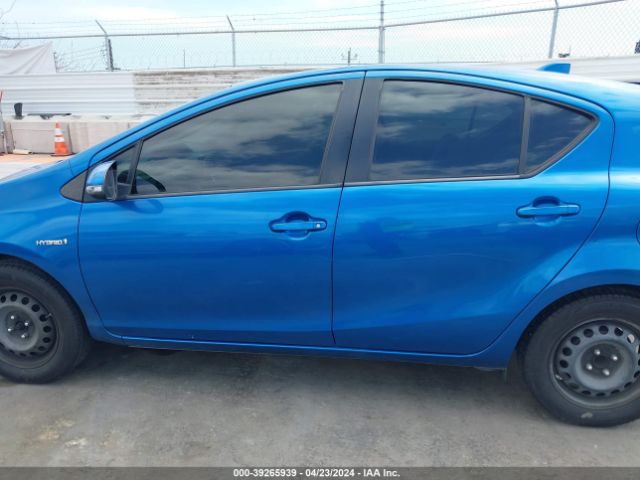 JTDKDTB38F1107709 Toyota Prius C One