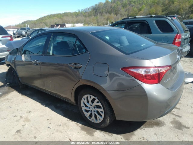 Toyota COROLLA LE 2018 2T1BURHE8JC024748 Image 3