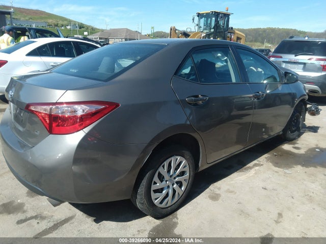 Toyota COROLLA LE 2018 2T1BURHE8JC024748 Image 4