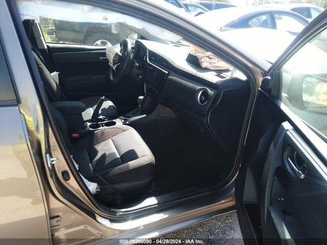 Toyota COROLLA LE 2018 2T1BURHE8JC024748 Image 5