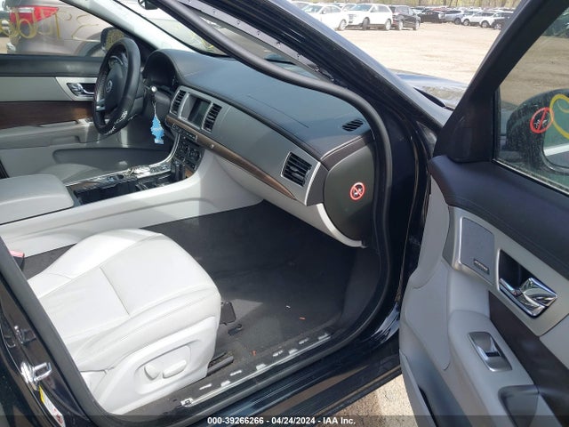 2013 JAGUAR XF SAJWJ0EF2D8S86110 Photo 4