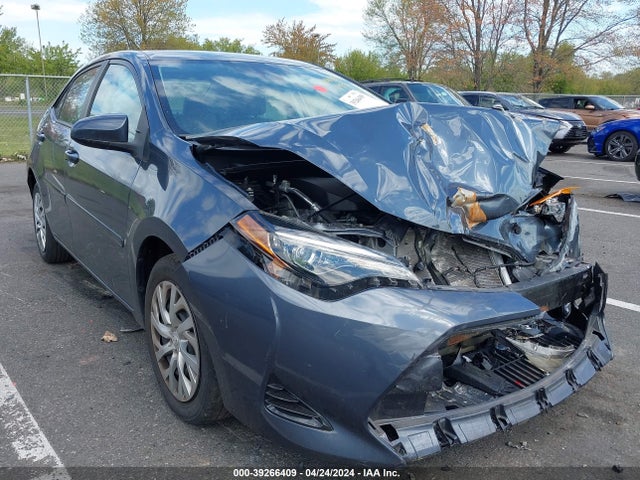 Toyota COROLLA LE 2018 2T1BURHE4JC097647 main image