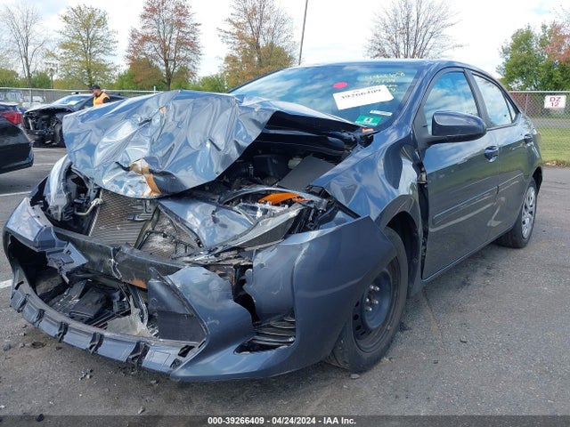 Toyota COROLLA LE 2018 2T1BURHE4JC097647 Image 2