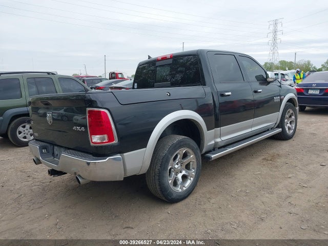 1C6RR7NT6JS230874 RAM 1500 Laramie  4x4 5'7 Box