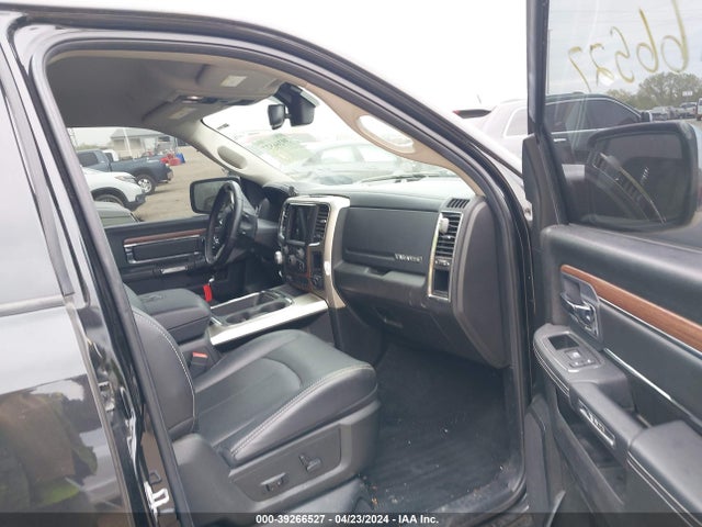1C6RR7NT6JS230874 RAM 1500 Laramie  4x4 5'7 Box