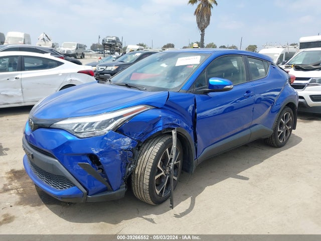 Toyota C-HR XLE 2020 JTNKHMBX4L1090380 Image 2