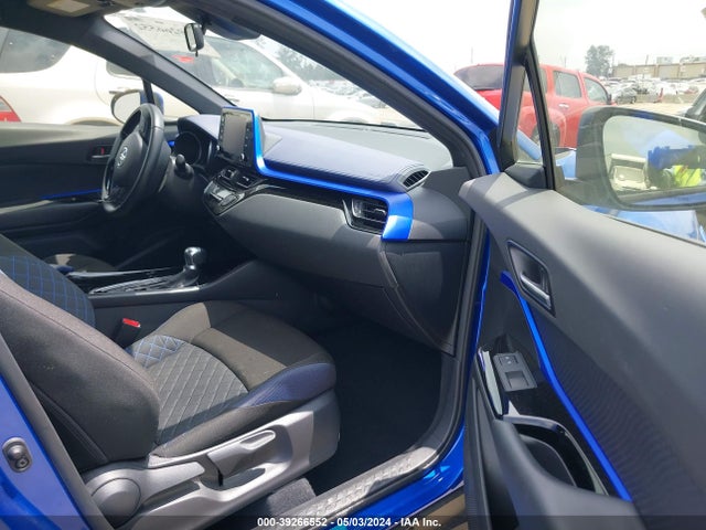Toyota C-HR XLE 2020 JTNKHMBX4L1090380 Image 5
