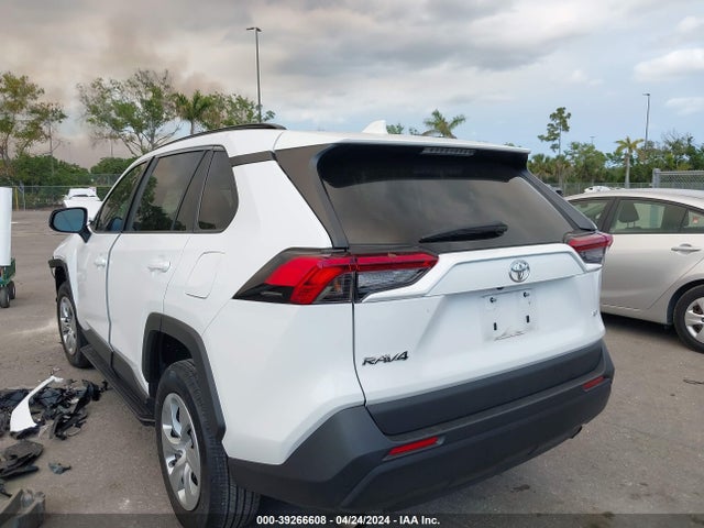Toyota RAV4 LE 2019 2T3H1RFV1KW038326 Image 3