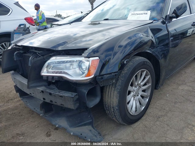 Chrysler 300 2014 2C3CCAAG1EH322840 Image 6