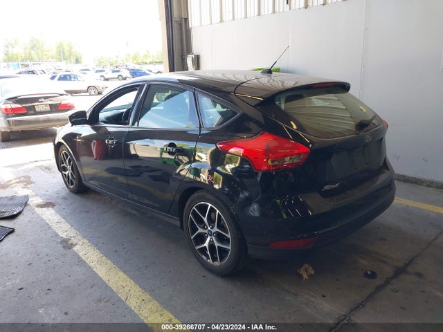 Ford FOCUS SEL 2017 1FADP3M29HL231036 Image 3