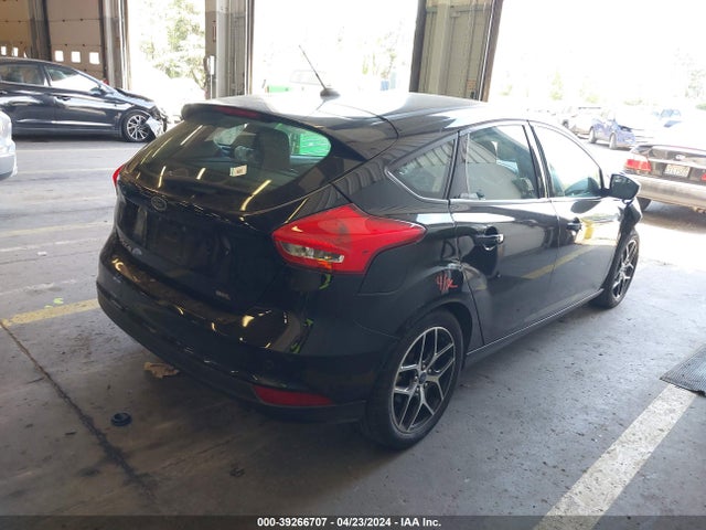 Ford FOCUS SEL 2017 1FADP3M29HL231036 Image 4