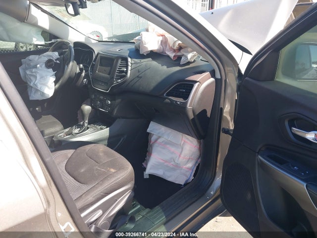 1C4PJLCB3MD130492 Jeep Cherokee Latitude Fwd