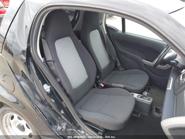 WMEEJ3BA8FK814115 Smart Fortwo Passion/pure
