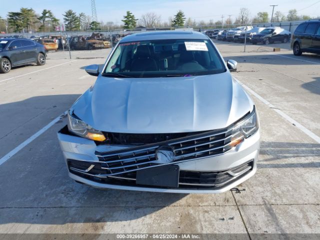 1VWBA7A3XJC033687 Volkswagen Passat 2.0t Se