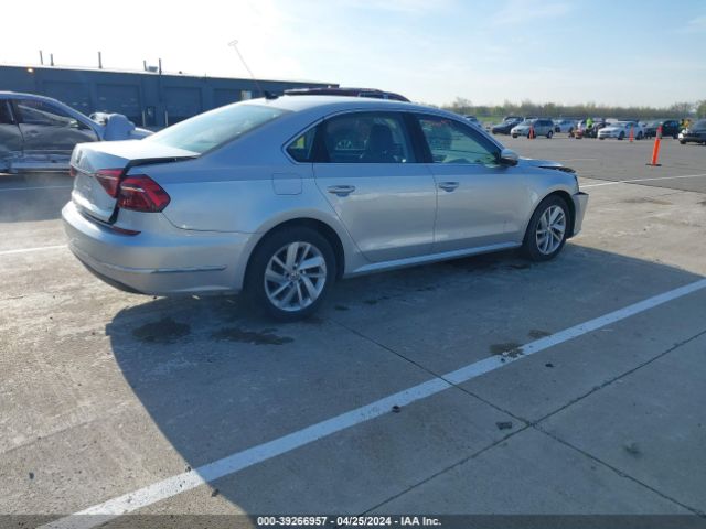 1VWBA7A3XJC033687 Volkswagen Passat 2.0t Se