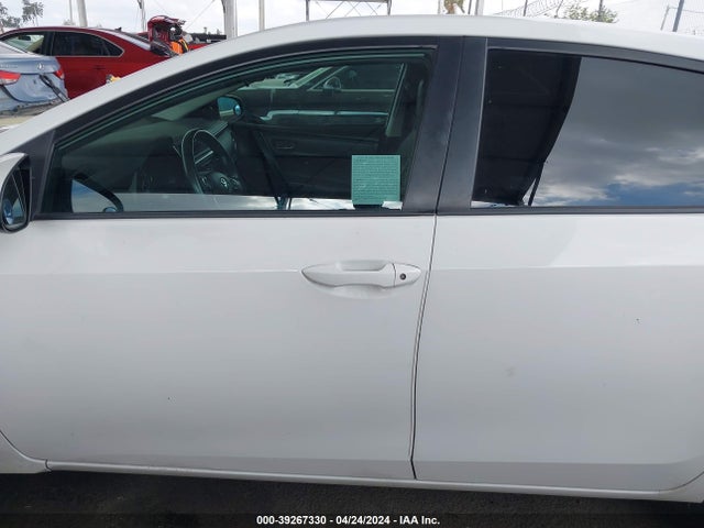 Toyota COROLLA SE 2018 5YFBURHEXJP852588 Image 14