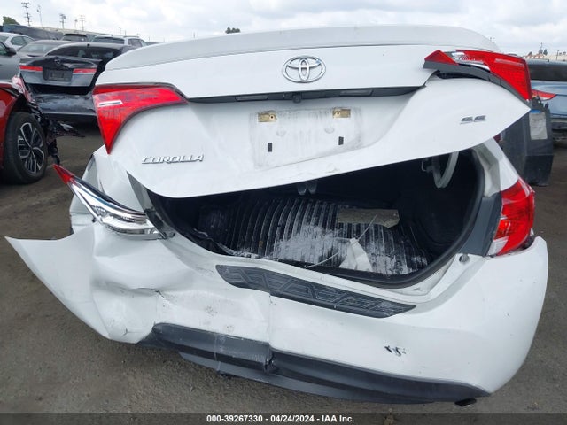 Toyota COROLLA SE 2018 5YFBURHEXJP852588 Image 16