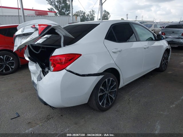 Toyota COROLLA SE 2018 5YFBURHEXJP852588 Image 4