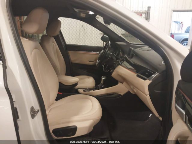 2017 BMW X1 WBXHT3C31H5F76458 Photo 4
