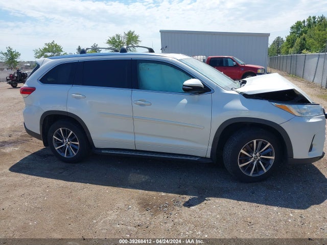 Toyota Highlander Xle 2018 5TDJZRFH1JS863304 Image 13