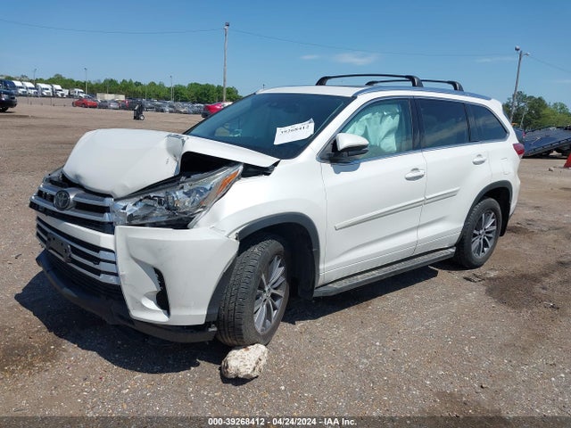 Toyota Highlander Xle 2018 5TDJZRFH1JS863304 Image 2