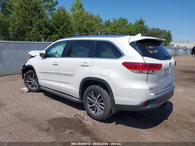 Toyota Highlander Xle 2018 5TDJZRFH1JS863304 Image 3