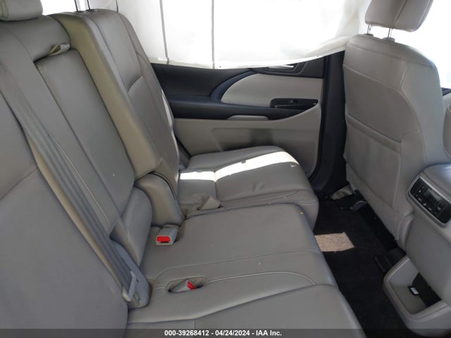 Toyota Highlander Xle 2018 5TDJZRFH1JS863304 Image 8