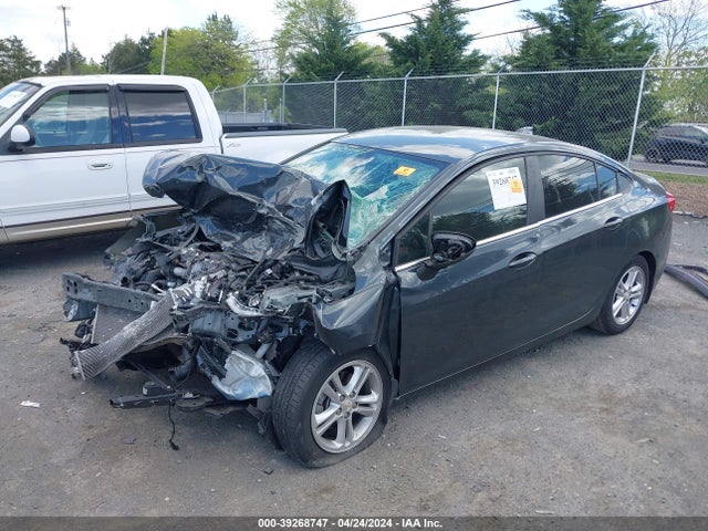 Chevrolet Cruze Lt Auto 2018 1G1BE5SM7J7147103 Image 2