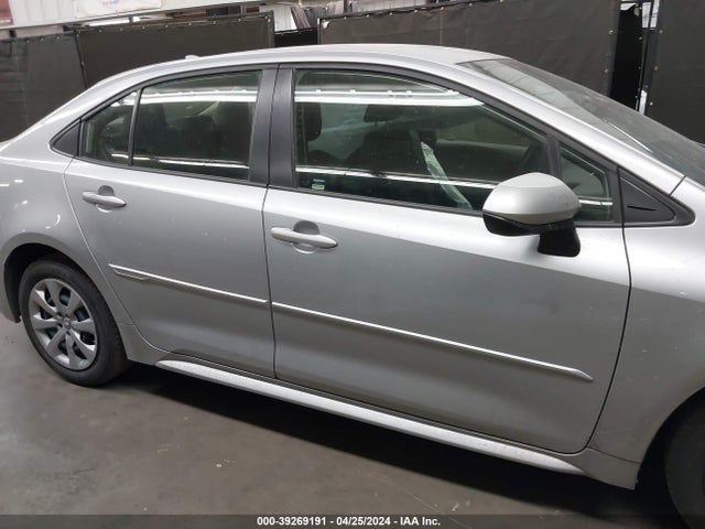 Toyota COROLLA LE 2022 JTDEPMAE3N3015696 Image 13