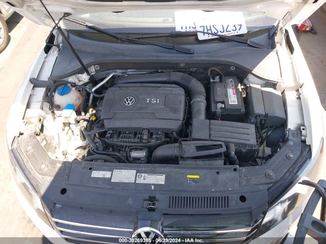 1VWBT7A3XFC006670 Volkswagen Passat 1.8t Se