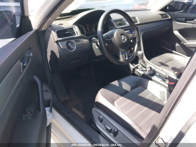 1VWBT7A3XFC006670 Volkswagen Passat 1.8t Se