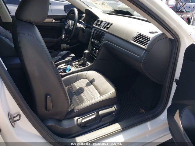 1VWBT7A3XFC006670 Volkswagen Passat 1.8t Se